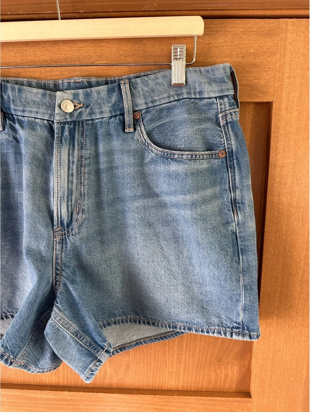 American Eagle Strigid Curvy Relaxed Denim Jean Shorts High Rise Women’s size 14